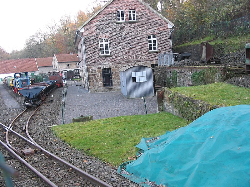 File:Witten Gruben- und Feldbahnmuseum Zeche Theresia.jpg