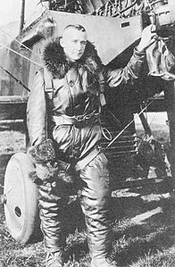 Pilot mit fellgefütterter Fliegerjacke und Hose (USA, 1921)