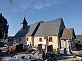 Église Saint-Sulpice : vue du sud avec sacristie à colombages.