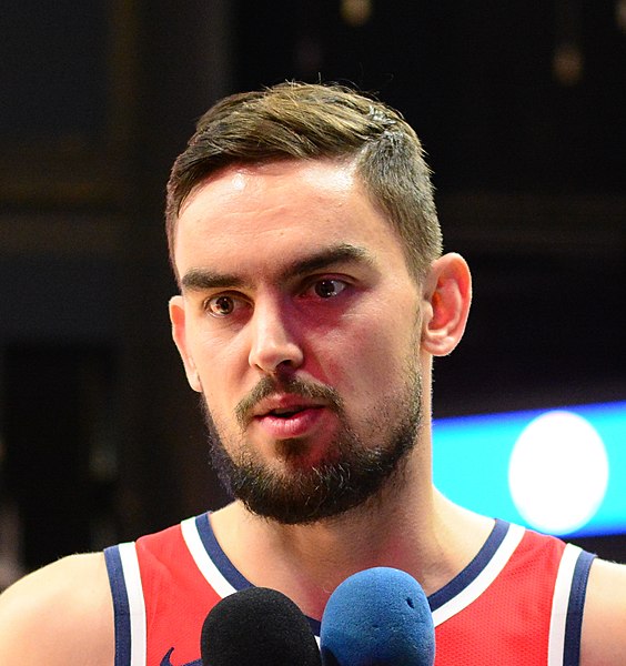 File:Tomas Satoransky (32868537347) (cropped).jpg