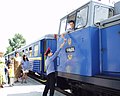 ザポリージャ子供鉄道のТУ7А型ディーゼル機関車牽引の旅客列車