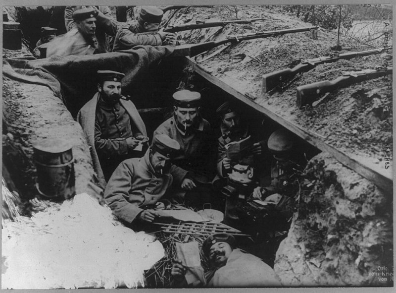 File:A quiet moment in German trenches LCCN2004679613.jpg