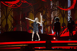 Amandine Bourgeois esittämässä kappaletta Eurovision laulukilpailun kenraaliharjoituksessa