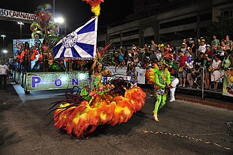 Unidos da Ponte paraderar på Estrada Intendente Magalhães 2014.