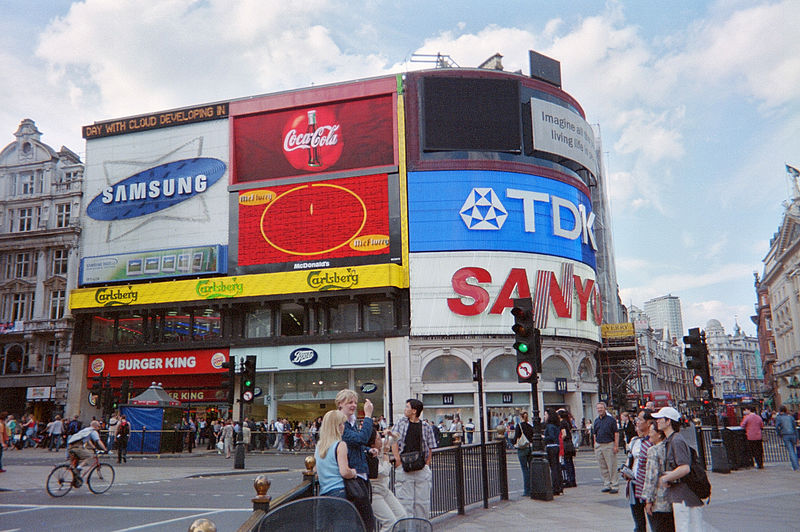 File:Piccadilly Circus Advertising June 2002.jpg