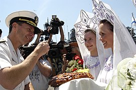 US Naval officer Jonathan Greenert takes part in a bread and salt ceremony after arriving in Vladivostok, Russia, July 3, 2006.