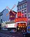 O Moulin Rouge, famosa casa noturna localizada no bairro