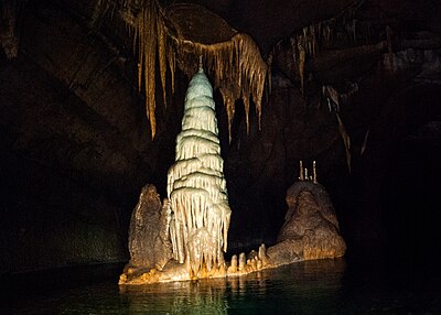 Slika:Pirates-boat-Krizna-Cave-1-1.jpg