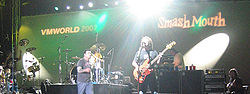 Skupina Smash Mouth v roku 2007