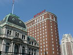 Das Rathaus zusammen mit dem Biltmore und dem Westin