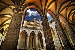 مدجن cloister of the cathedral