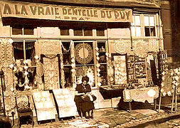 À la vraie dentelle du Puy : Mme Prat, Place St Georges