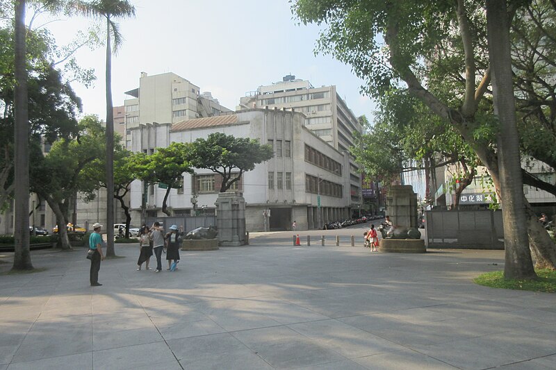 File:228 Memorial Park entrance and Former Mitsui & Co. Taipei Branch 20190814b.jpg