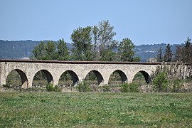 Azille - Aqueduc 03.jpg