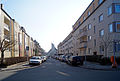 Cantorsteig, Richtung Kaiserstraße, mit Kirche Maria Frieden (Berlin).