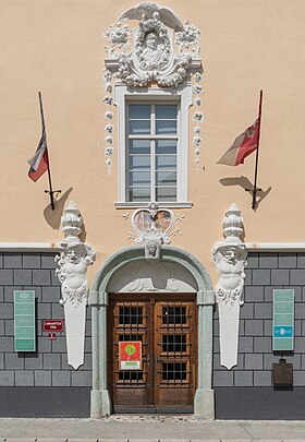 Slika:Radovljica Linhartov Trg Schloss Thurn Ausschnitt 13052015 3676.jpg