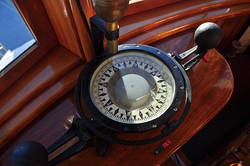 File:Virginia V (ship, 1922) - wheelhouse 04 - compass.jpg