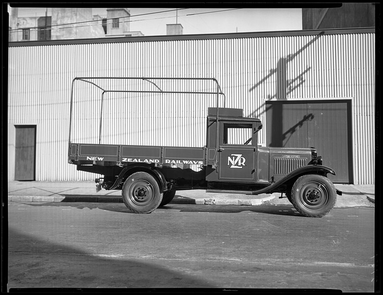 File:1932 Bedford WSG truck.jpg