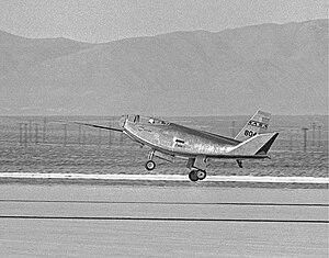 Northrop HL-10 bei der ersten Landung am 22. Dezember 1966