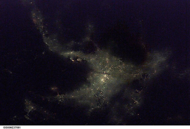 File:ISS006-E-37581 - View of Japan.jpg