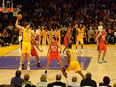 Lakers v Nets Jan 2011.jpg