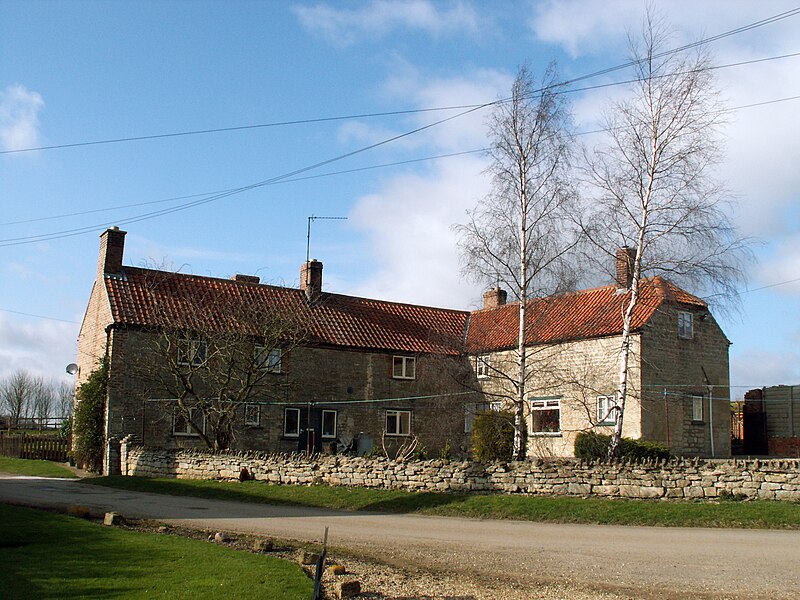 File:A farmhouse at Stow Green, nr Horbling Lincolnshire, England.JPG