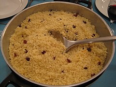 Couscous et raisins secs.