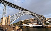 The decks and archway emblematic of Luís I Bridge