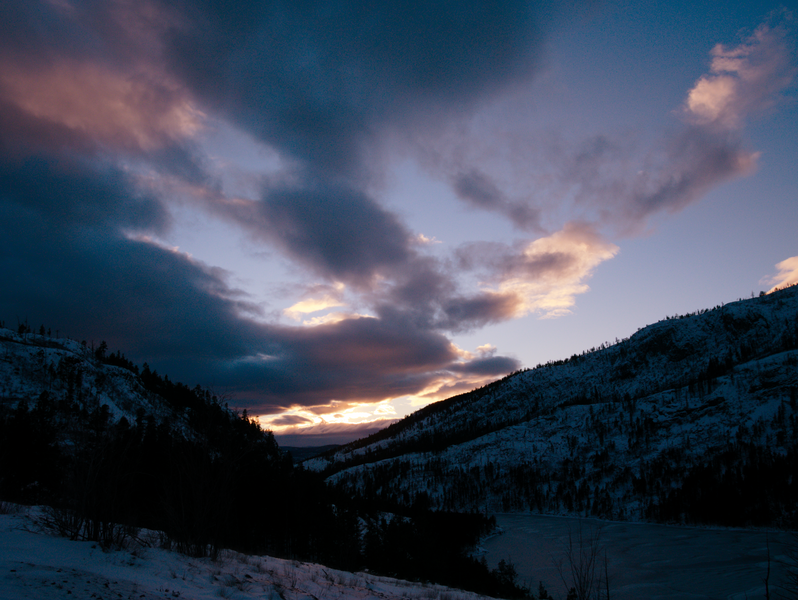 File:Winter sun sets over Rose Valley.png