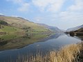 y llyn, yn edrych tuag at y bwlch