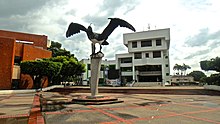 Alcaldía de Arauca y monumento 2.JPG