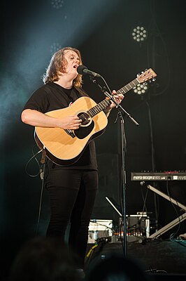 Lewis Capaldi op het Ilosaarirock Festival in Joensuu, Finland