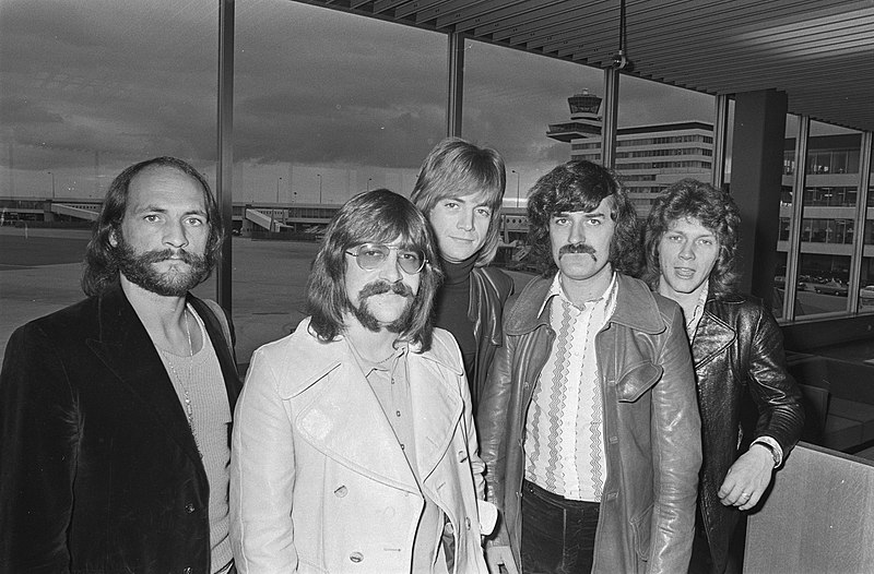 File:The Moody Blues 923-9509.jpg