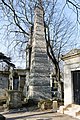 Praalgraf met obelisk, van Michel Adanson Cimetière du Père-Lachaise