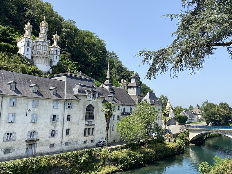 File:Sanctuaire de Notre-Dame de Bétharram.jpg