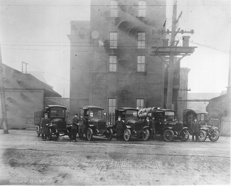 File:1918 Columbia Brewing Co Trucks Marvin D Boland Collection C5941513.jpg