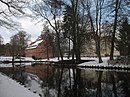 Neumühle, bestehend aus Herrenhaus, Ölmühle, Speicher, zwei Stallgebäuden, Verwalterhaus, Einfriedung und Park