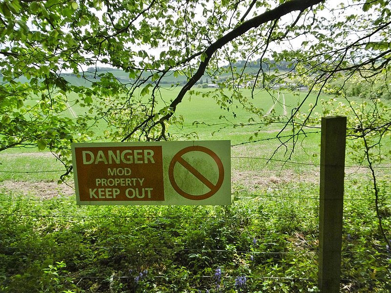 File:Figsbury, warning notice - geograph.org.uk - 5383513.jpg