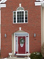 Venezianisches Fenster in einem Neubau