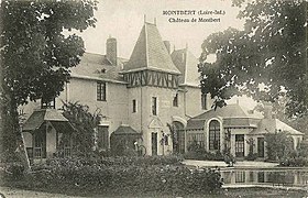 Photographie en noir et blanc d'un bâtiment portant une tour carrée.