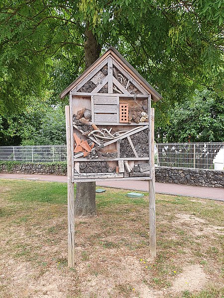 File:Insect Hotel in Noisiel France.jpg