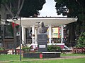 Place de la Victorie met buste van Félix Éboué