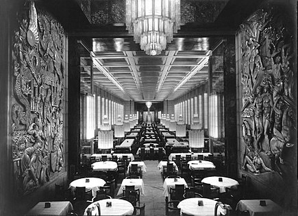 Grande sala de jantar do transatlântico SS Normandie (1935), baixos-relevos de Raymond Delamarre