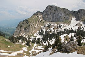 Vue de la paroi nord-ouest, vaudoise, de la dent de Hautadon.