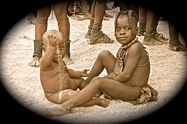 Bébés Himba. Iona.jpg