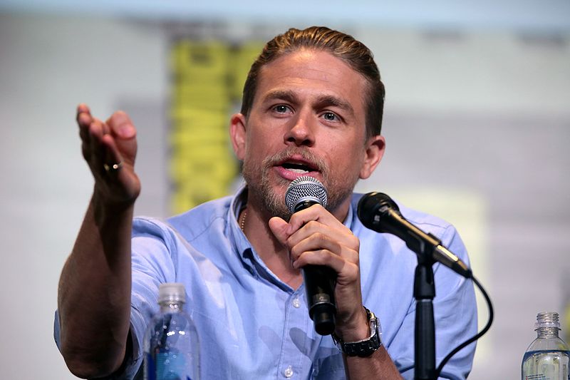 File:Charlie Hunnam (27994788303).jpg