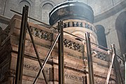 Detail of Aedicule with temporary supports, prior to the 2016 restoration