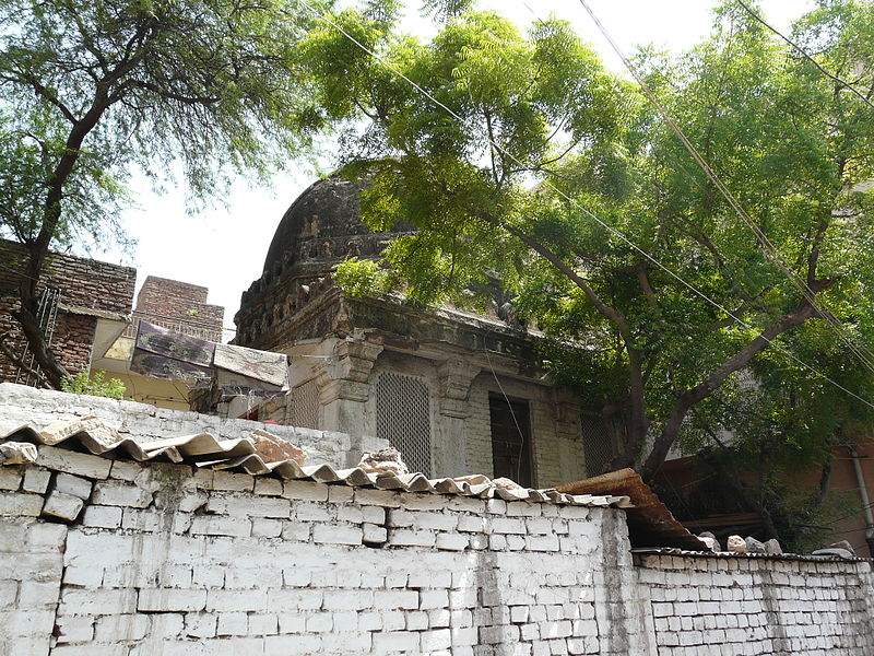 File:Encroached tomb near Jahaz Mahal (3702500603).jpg