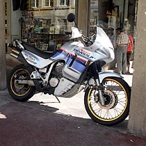 Honda Transalp XL600V van na 1997 met dubbele kleinere voorremschijven