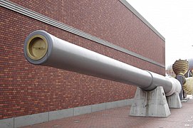 Cañón de 410 mm del Mutsu en el Museo Yamato en Kure.